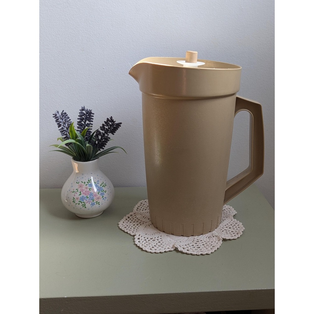 Vintage Tupperware 2 Quart Pitcher Almond Beige Push Button Lid Canada